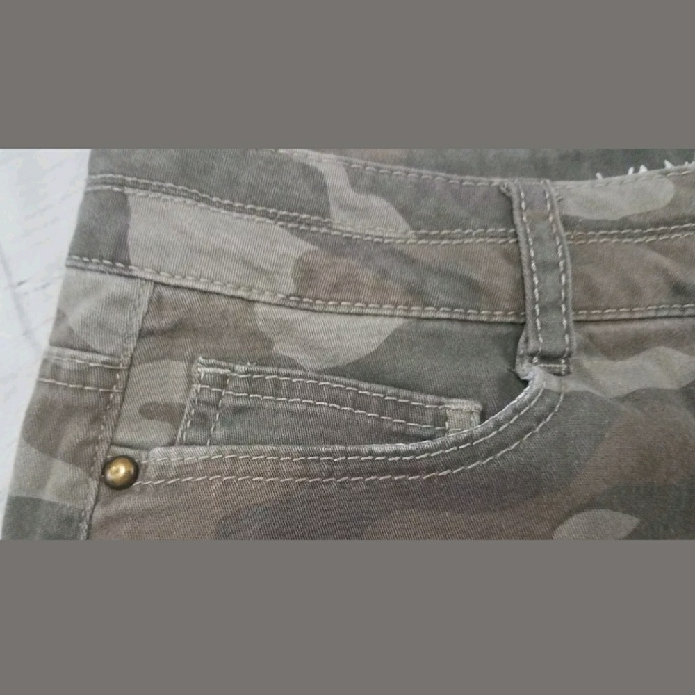 Vanilla Star High Rise Shortie Mini Camo Shorts - Picture 4 of 6